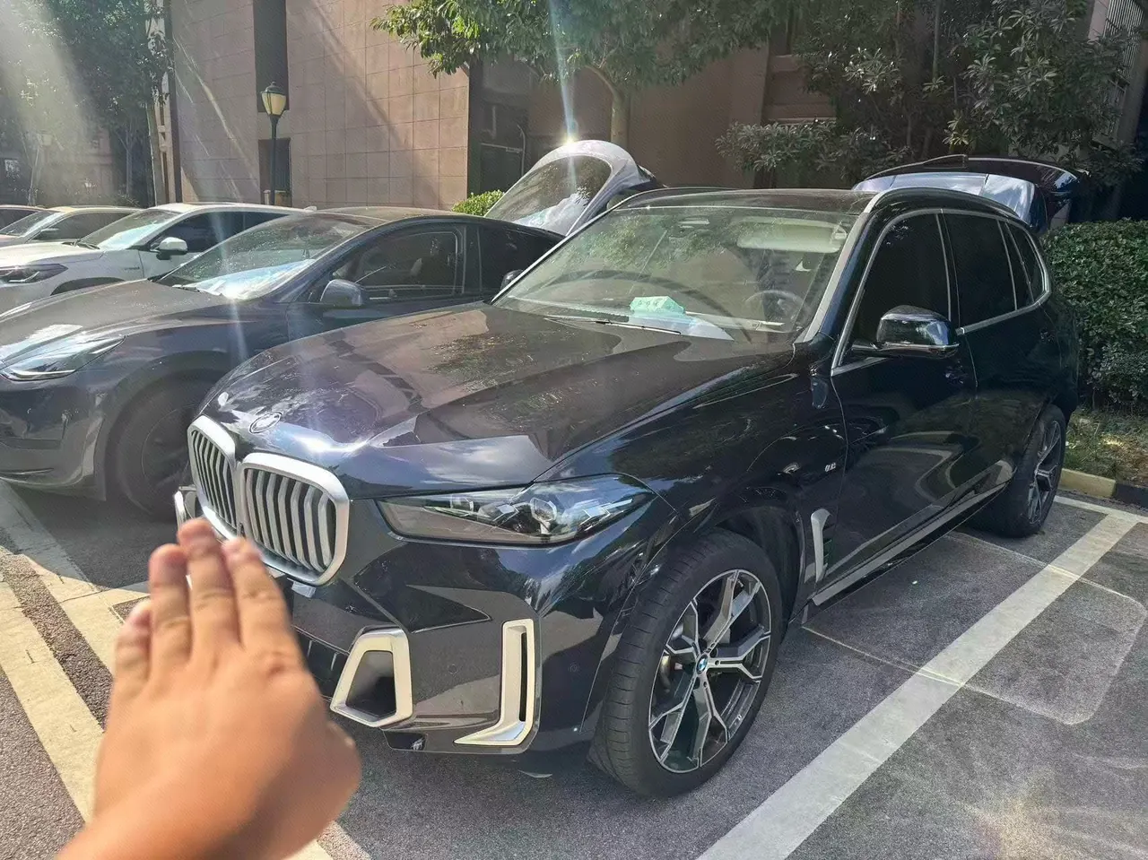 打开图片灯箱:BMW 2023 X5 xDrive30Li 48V 2.0T exclusive M sports suit automatic gear