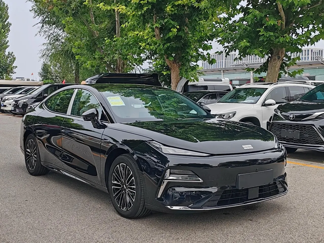 Geely Galaxy 2025 Xingyao 8 EM-i 1.5 130km Premium Edition Automatic Gear 3