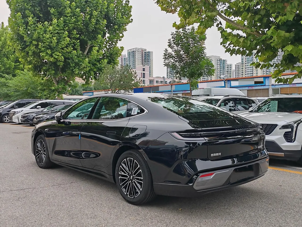 Geely Galaxy 2025 Xingyao 8 EM-i 1.5 130km Premium Edition Automatic Gear 9