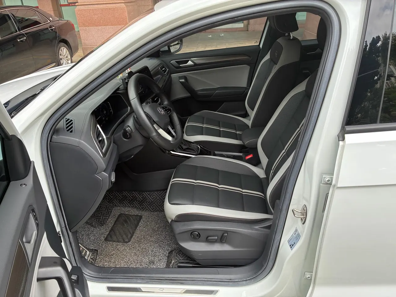 Volkswagen 2023 Tange 1.5TSI 300TSI Two-Drive Chen Guang Edition Automatic Gear 5