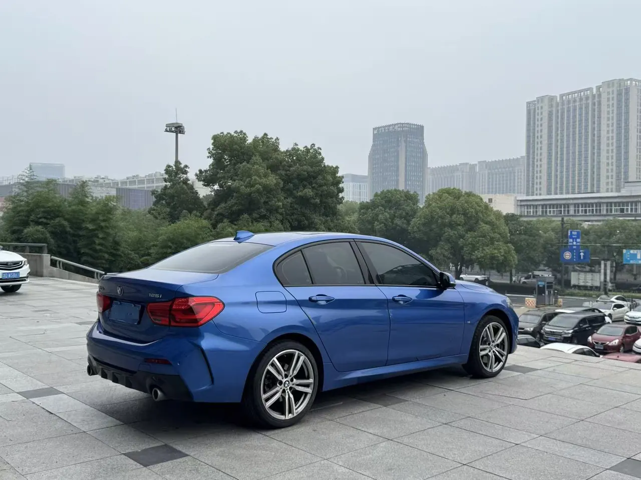 BMW 1 Series 2020 125i 2.0T Leading M Sports Suit Automatic Gear 2