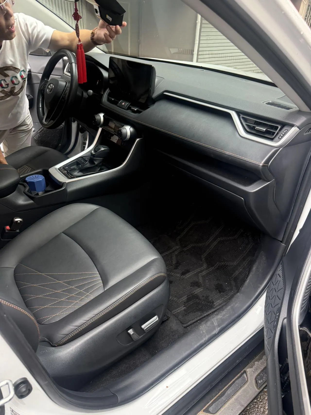 Toyota 2024 RAV4 Dual-Engine 2.5 CVT Two-Wheel Drive Elite Plus Edition Automatic Transmission 3