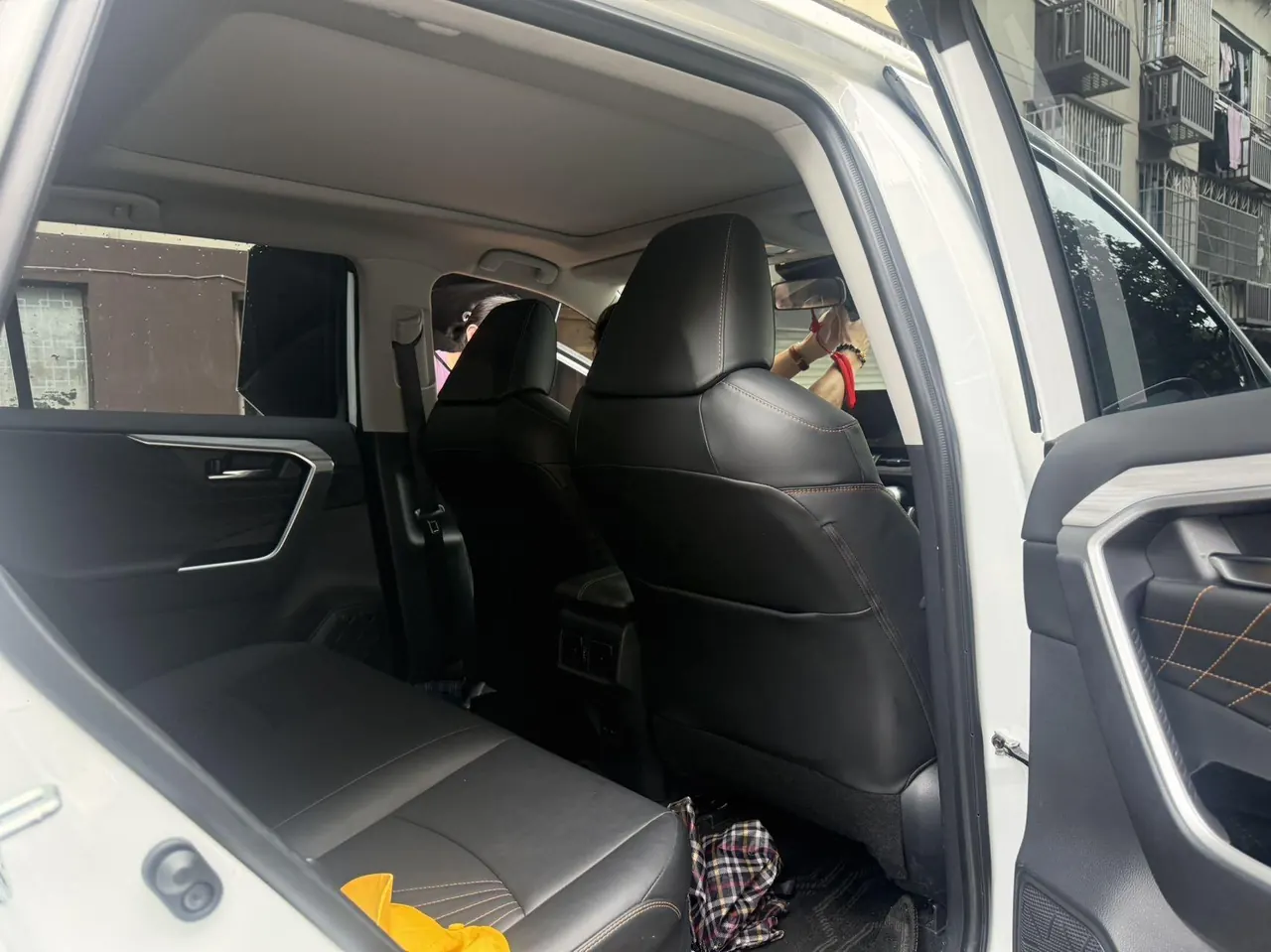 Toyota 2024 RAV4 Dual-Engine 2.5 CVT Two-Wheel Drive Elite Plus Edition Automatic Transmission 4