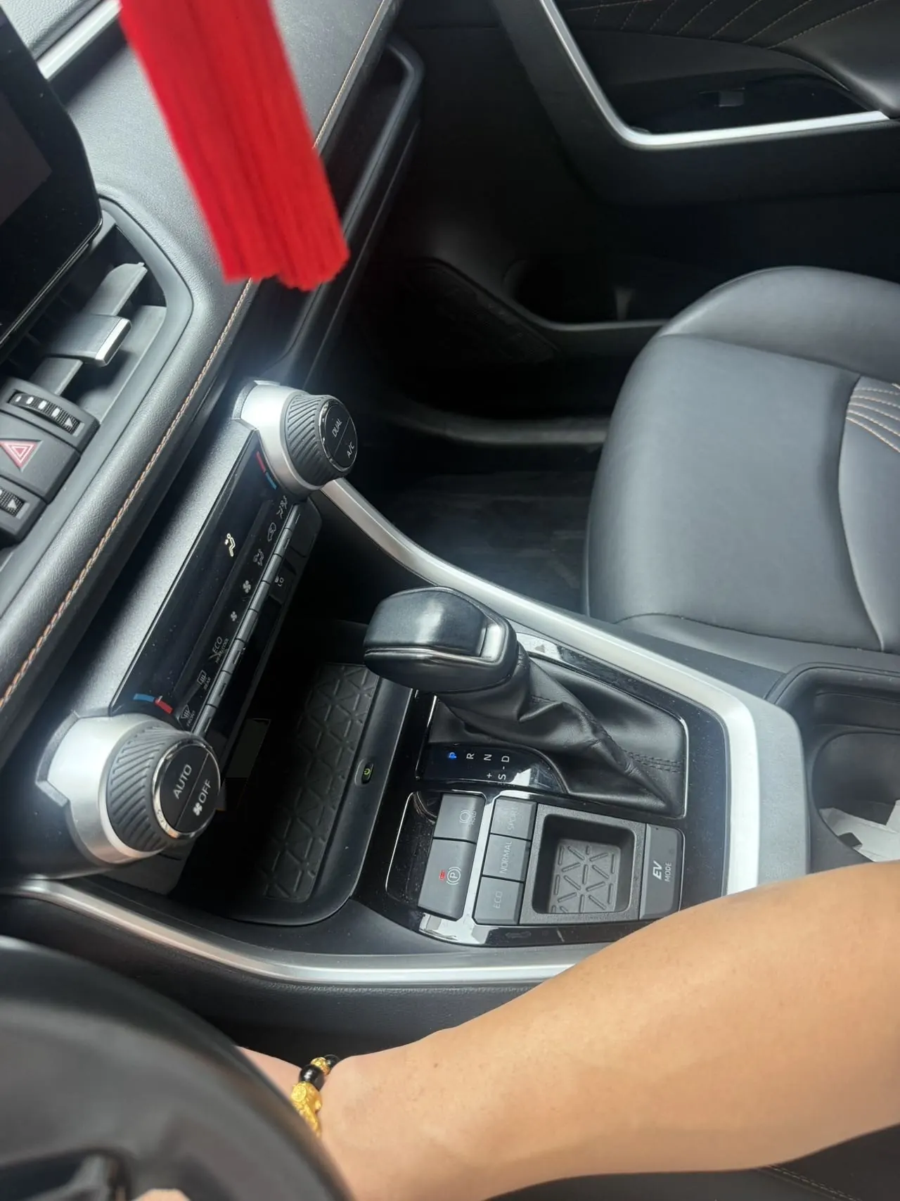 Toyota 2024 RAV4 Dual-Engine 2.5 CVT Two-Wheel Drive Elite Plus Edition Automatic Transmission 5
