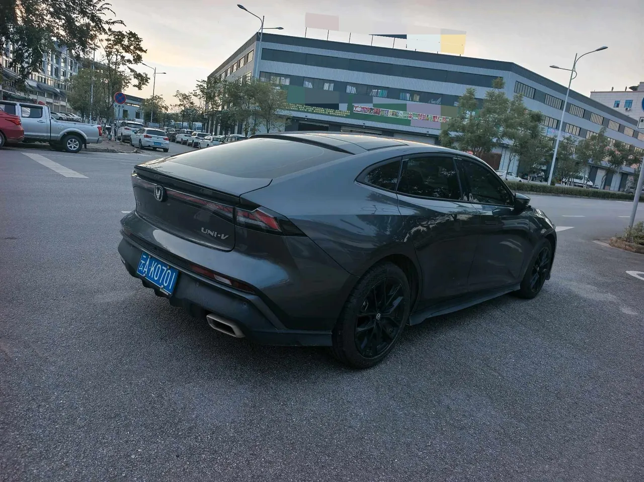ChangAn 2024 UNI-V 1.5T Prestige Automatic 4