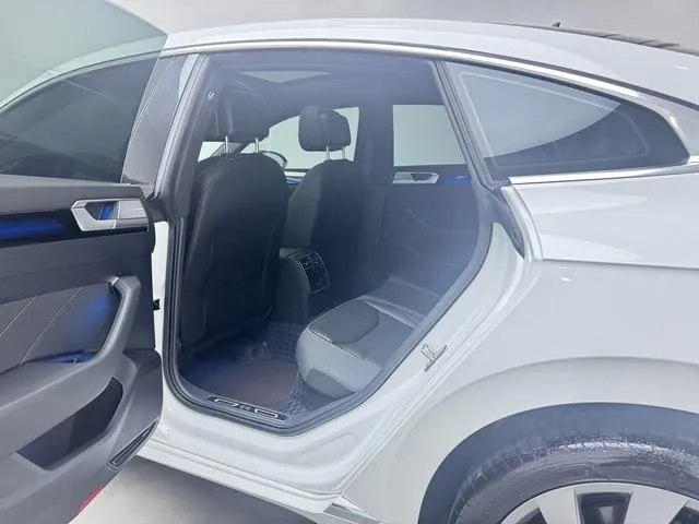 Volkswagen 2024 CC 2.0TSI 380TSI eye-catching automatic gear 5