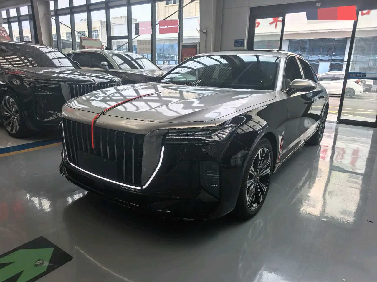 打开图片灯箱:HongQi 2024 H9 48V 2.0T Flag Enjoy Private Fashion Edition Automatic Gear