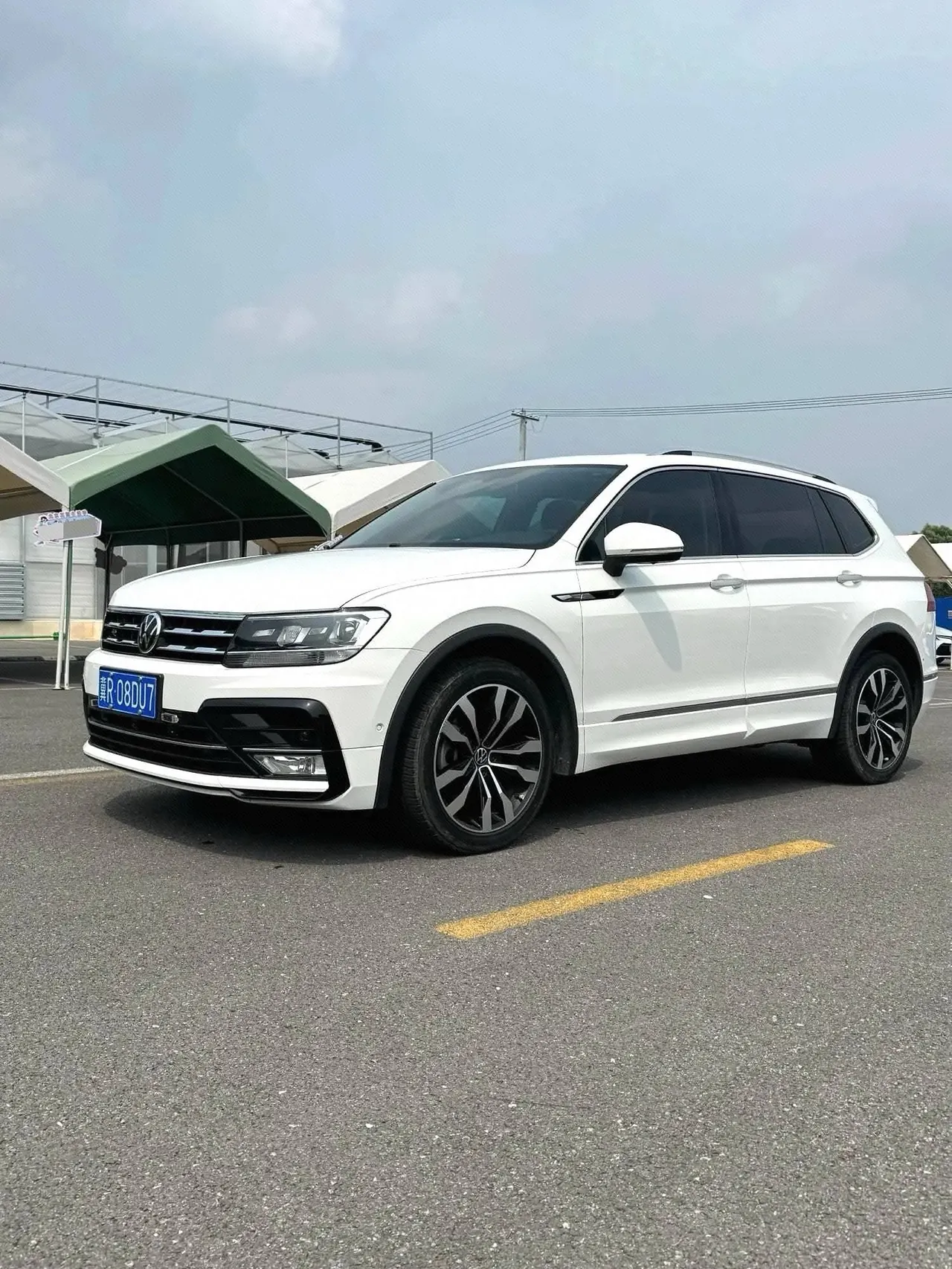 打开图片灯箱:Volkswagen 2021 Tiguan L R-Line 2.0TSI 330TSI Two-Drive Overdrive Automatic Gear