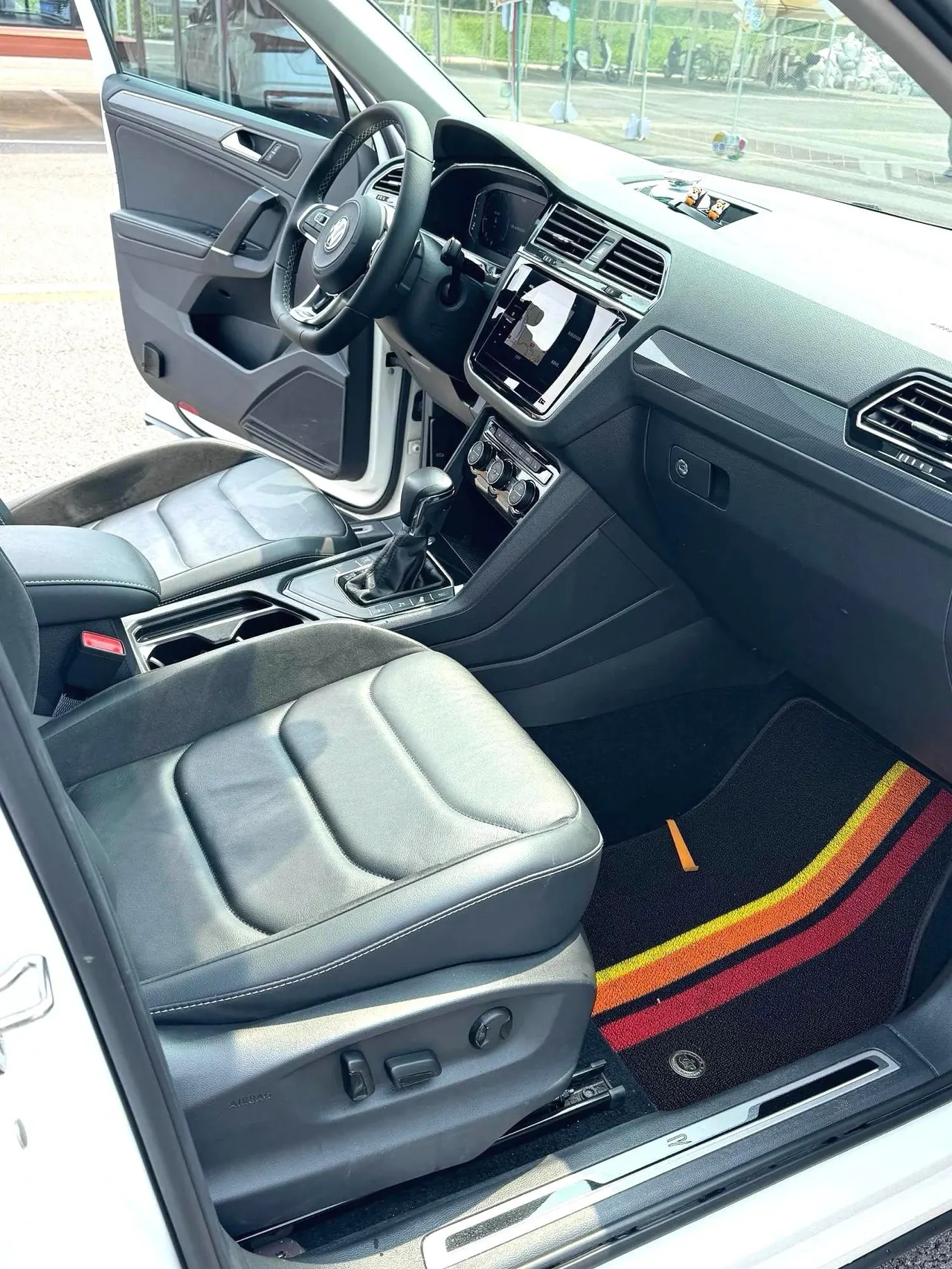 Volkswagen 2021 Tiguan L R-Line 2.0TSI 330TSI Two-Drive Overdrive Automatic Gear 8