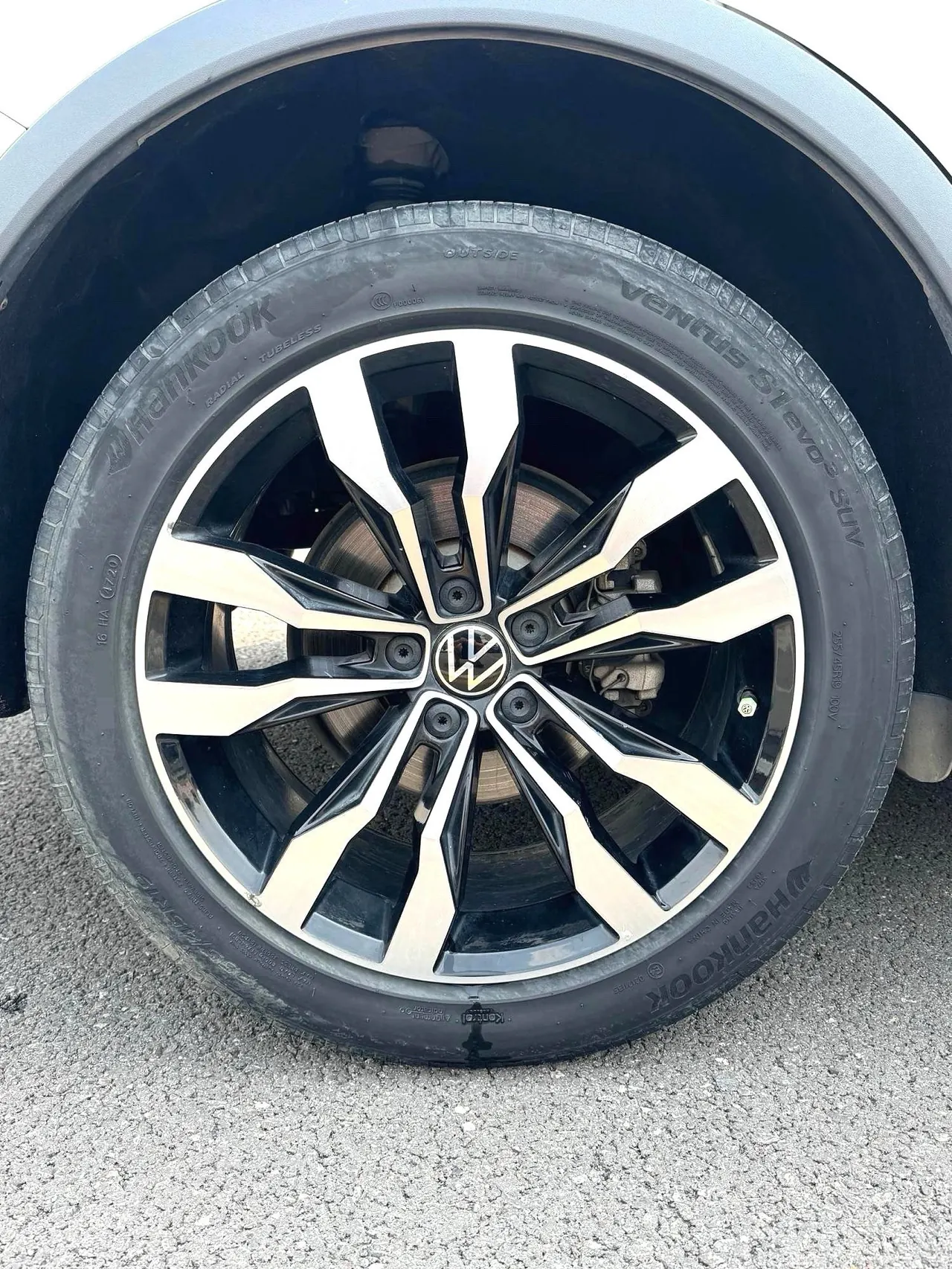 Volkswagen 2021 Tiguan L R-Line 2.0TSI 330TSI Two-Drive Overdrive Automatic Gear 9