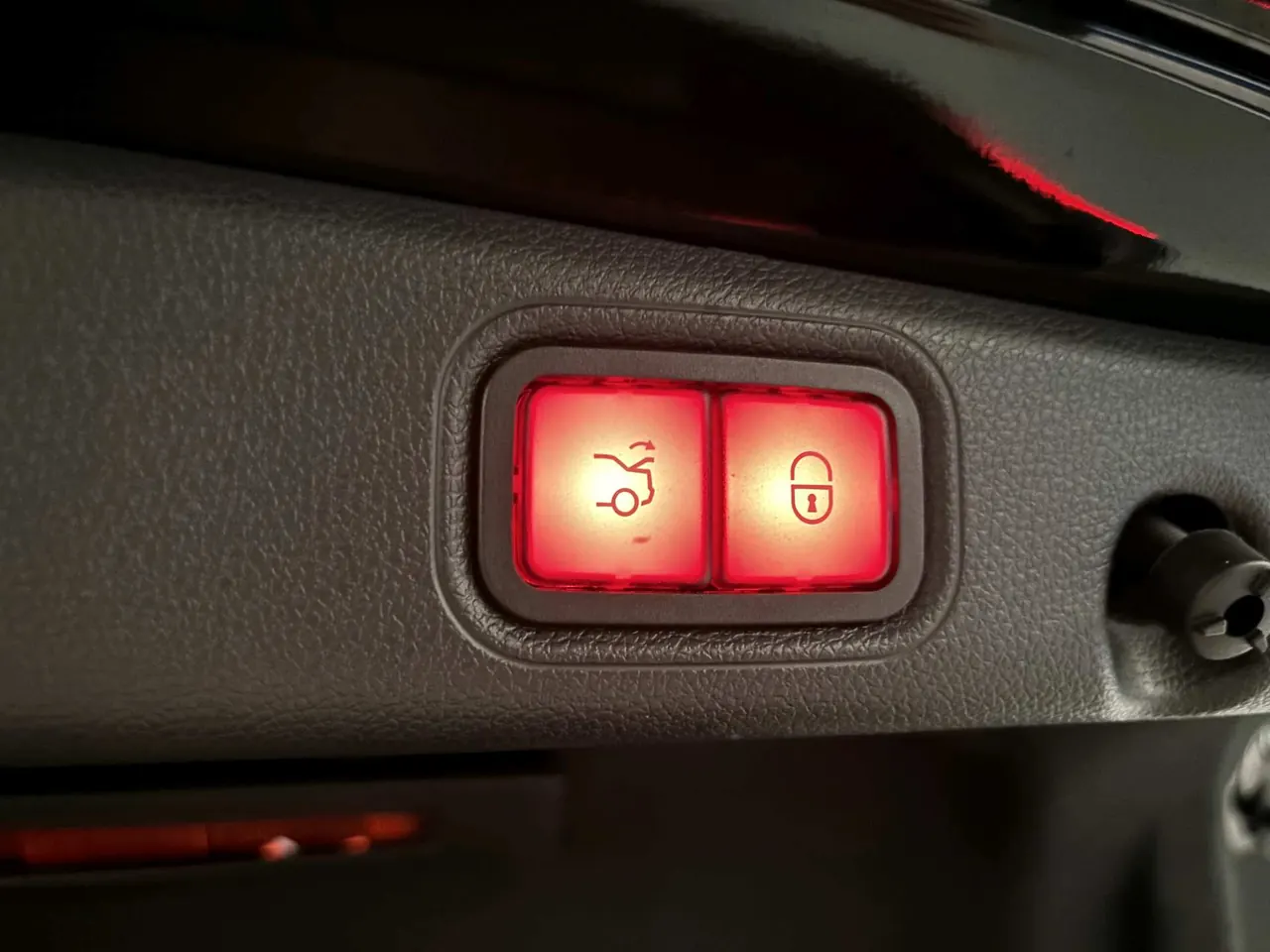 Mercedes Benz E Class 2020 E 300 L 2.0T Luxury Automatic Gear 10