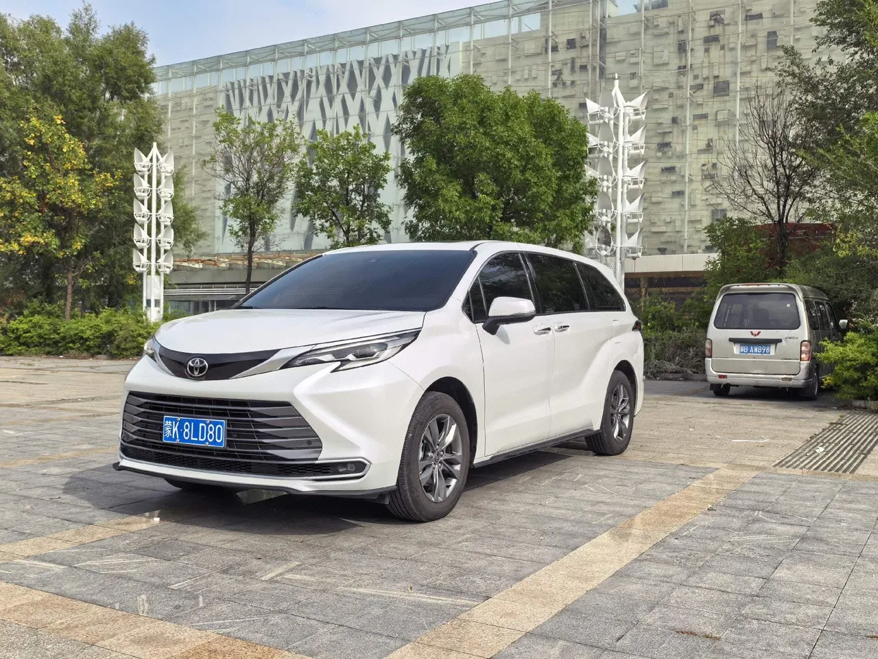 Open image lightbox: Toyota 2026 Sana 2.5 Stepless Four-wheel Drive Deluxe Edition Automatic Transmission