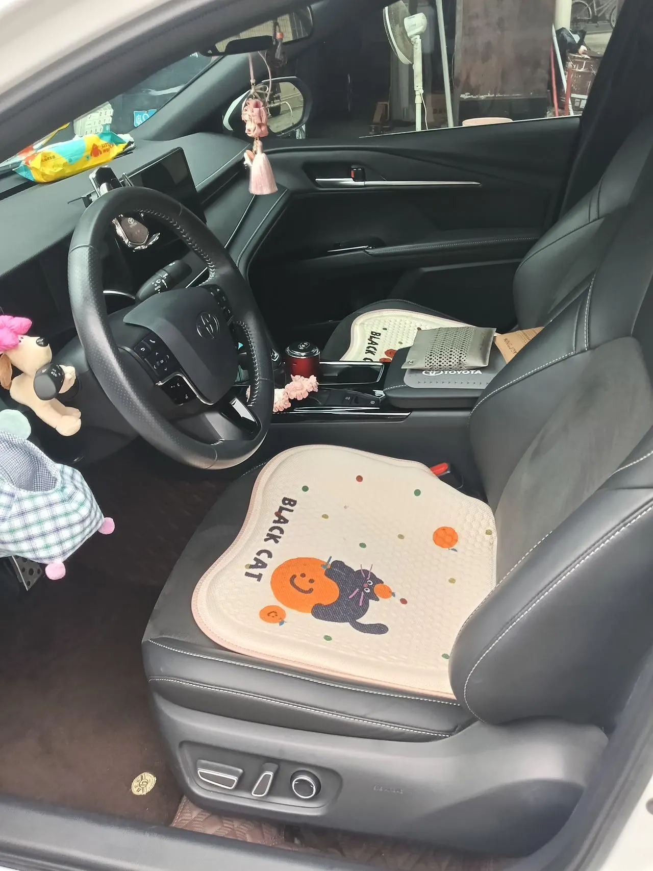 Toyota 2024 Camry 2.0S Stepless Sports Edition Automatic Gear 3