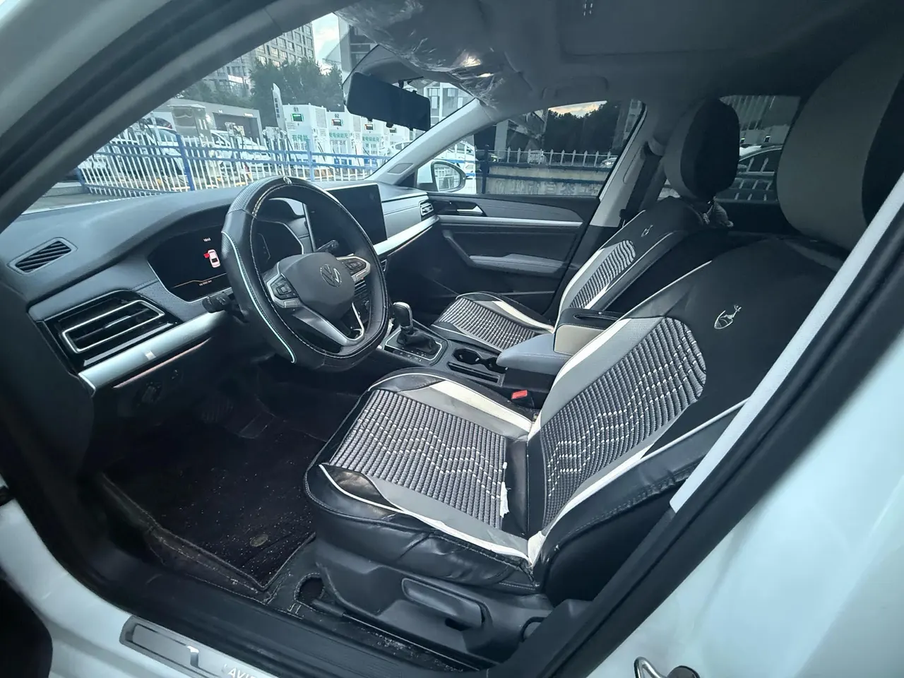 Volkswagen 2024 LaVida 1.5 Star 5 Million Edition Automatic Gear 3