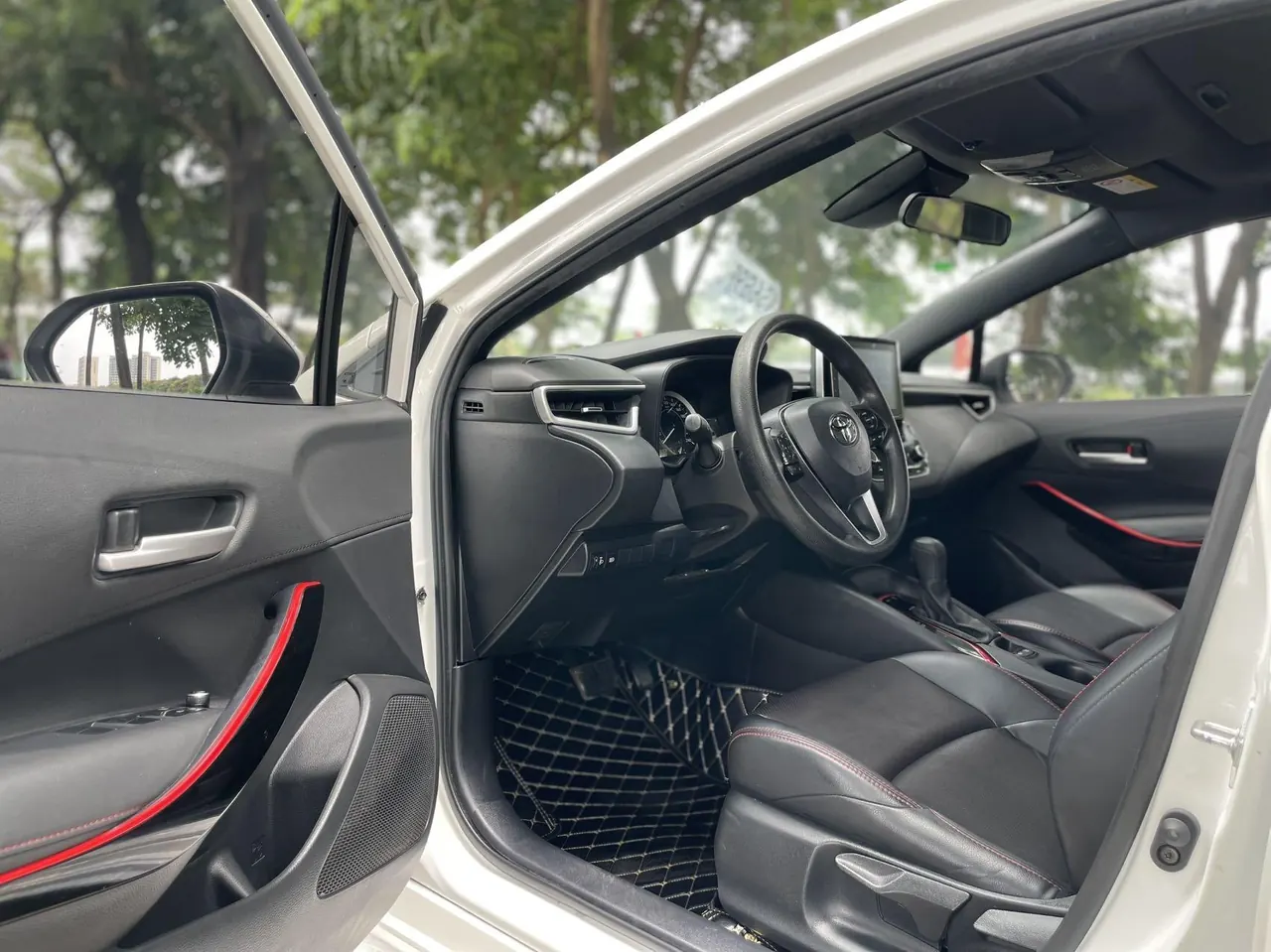 Toyota 2021 Lei Ling 1.2T Stepless 185T Sports Edition Automatic Gear 4