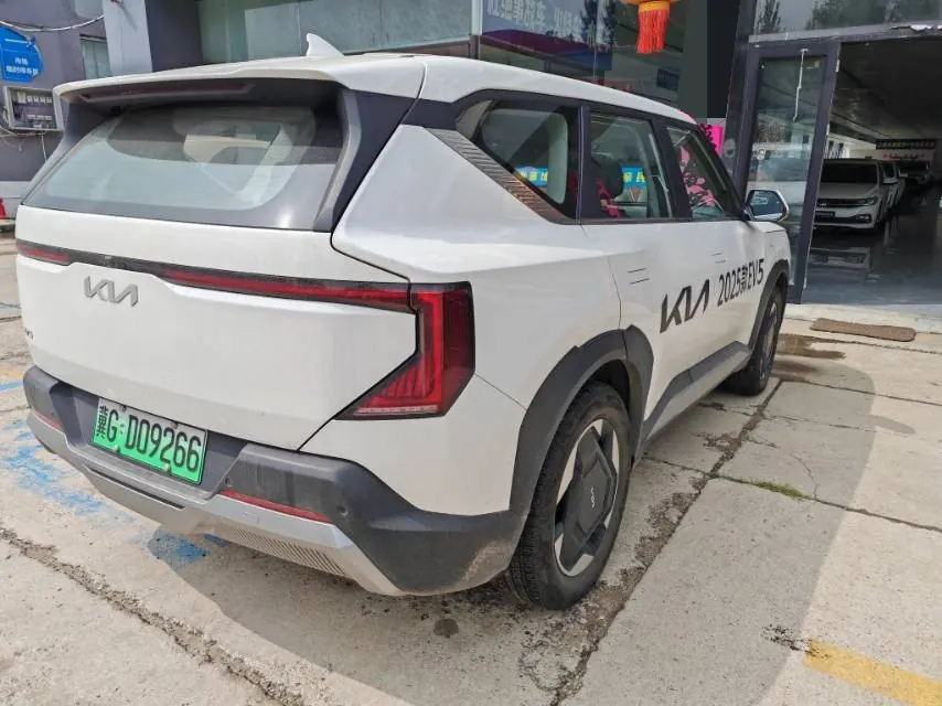 Kia 2025 EV 5 530 Light Automatic 3