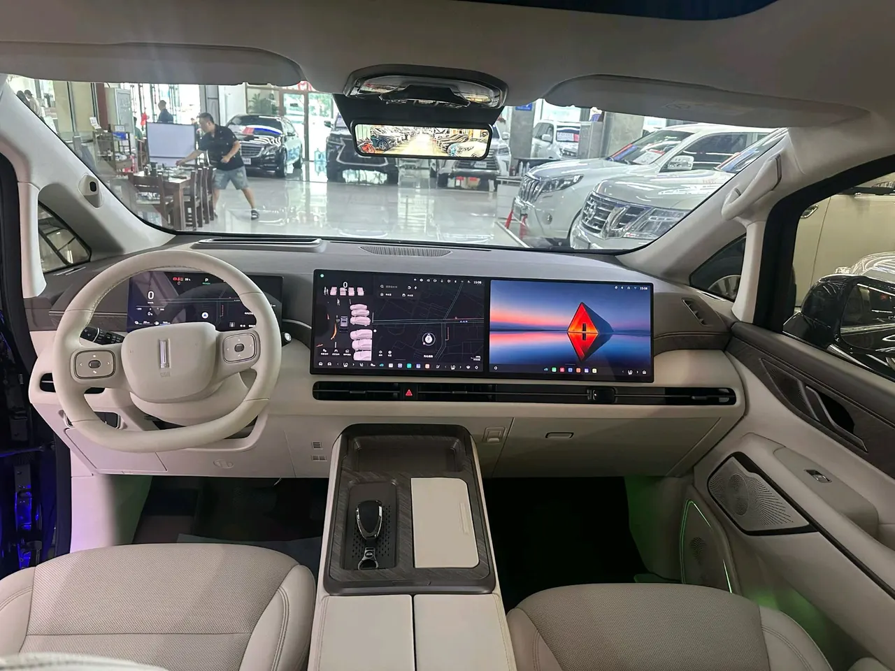 WEY 2025 VV7 Hi4 1.5T Four-Wheel-Drive Automatic Model 8