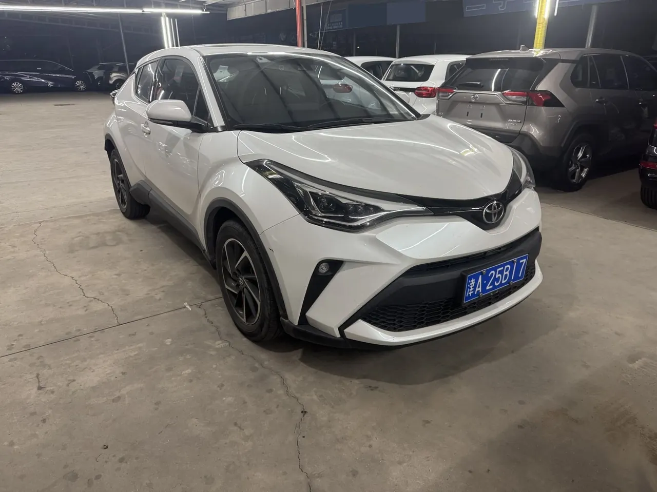 Toyota 2021 C- HR 2.0 Stepless Deluxe Edition Automatic Gear 2
