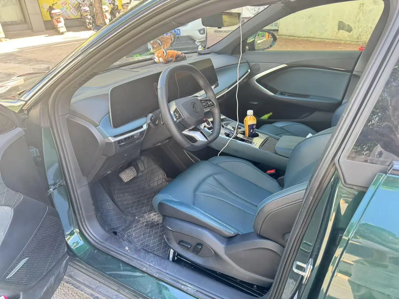 MG 2025 MG7 1.5T 300 Deluxe Edition Automatic Gear 2