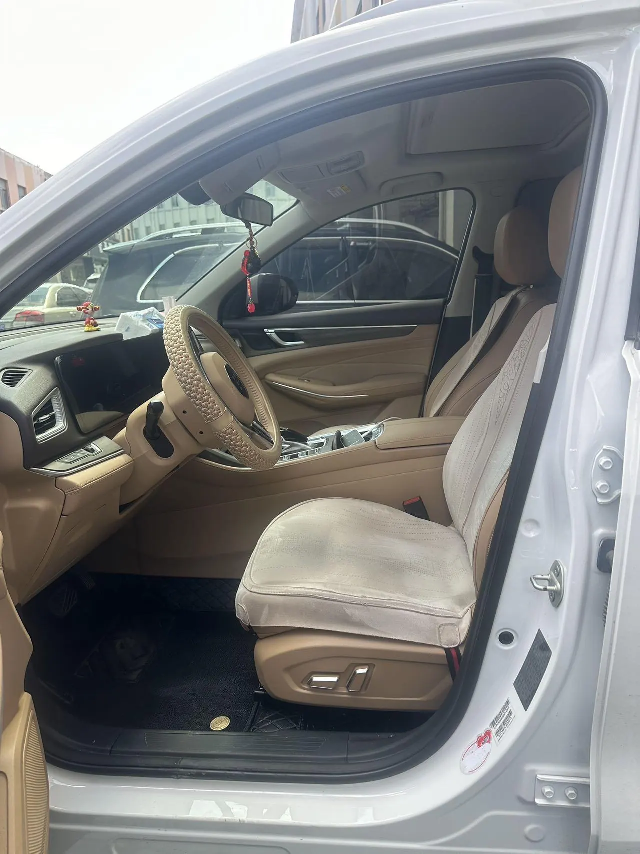 LanDian 2024 LanDian E5 1.5 stepless glory version 100KM exclusive 7-seat automatic gear 3