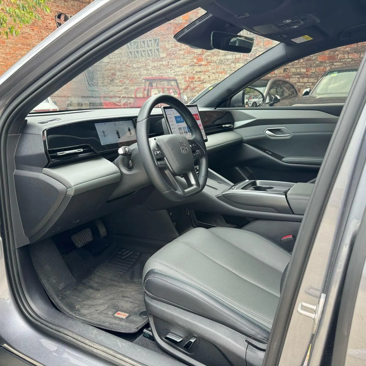 BYD 2025 Qin L EV 545KM Exceed automatic gear 3