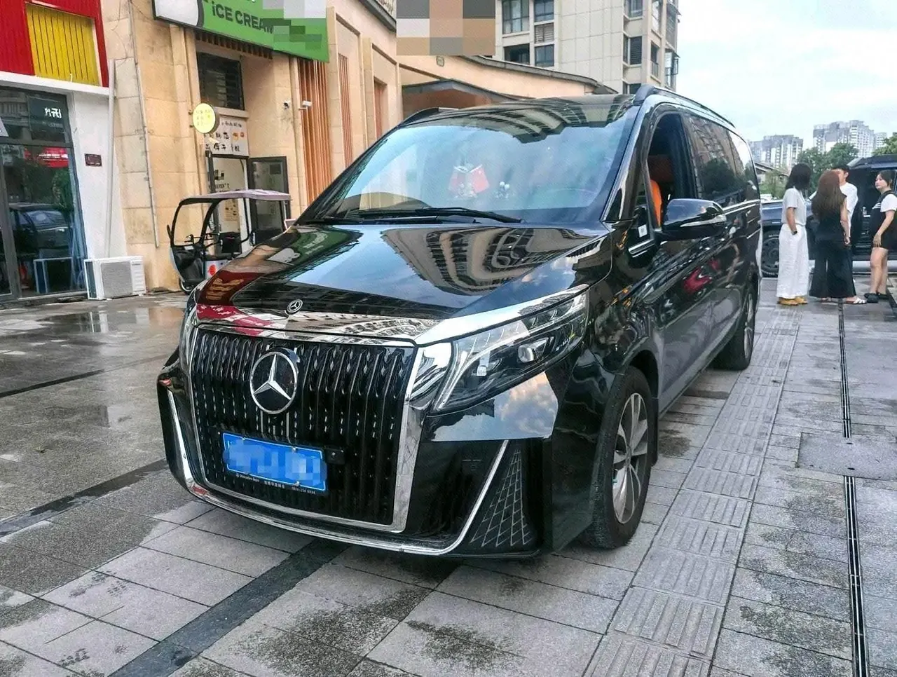 Open image lightbox: Mercedes Benz Class V 2022V 260 2.0T Pilot Edition Automatic Gear