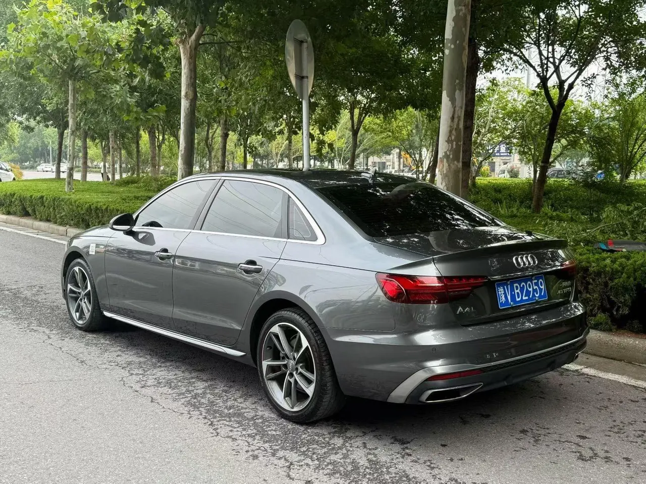 Open image lightbox: Audi 2020 A4L 2.0TFSI 40TFSI Fashion Dynamic Automatic