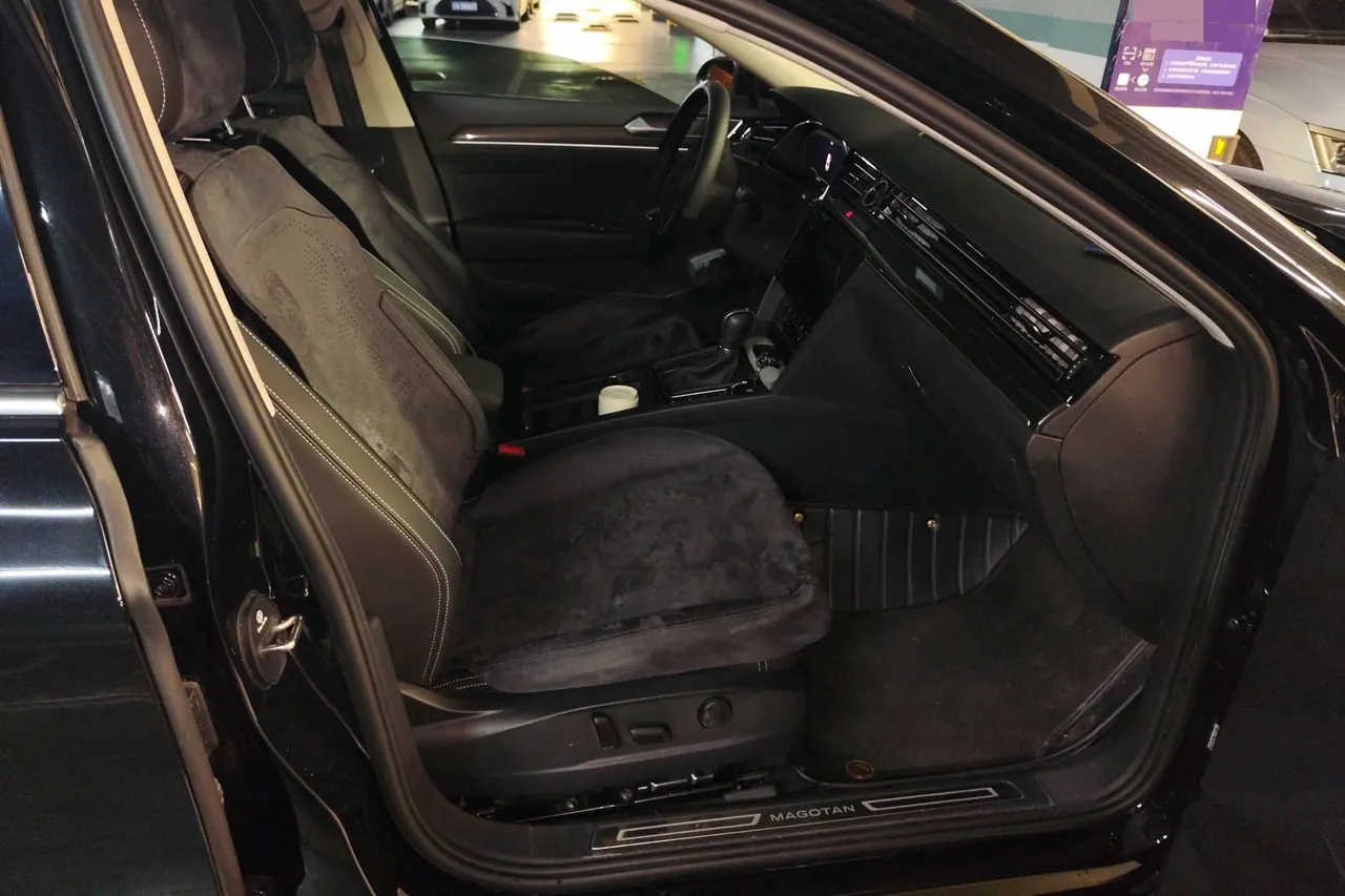 Volkswagen 2020 Magotan 2.0TSI 330TSI luxury automatic transmission 4