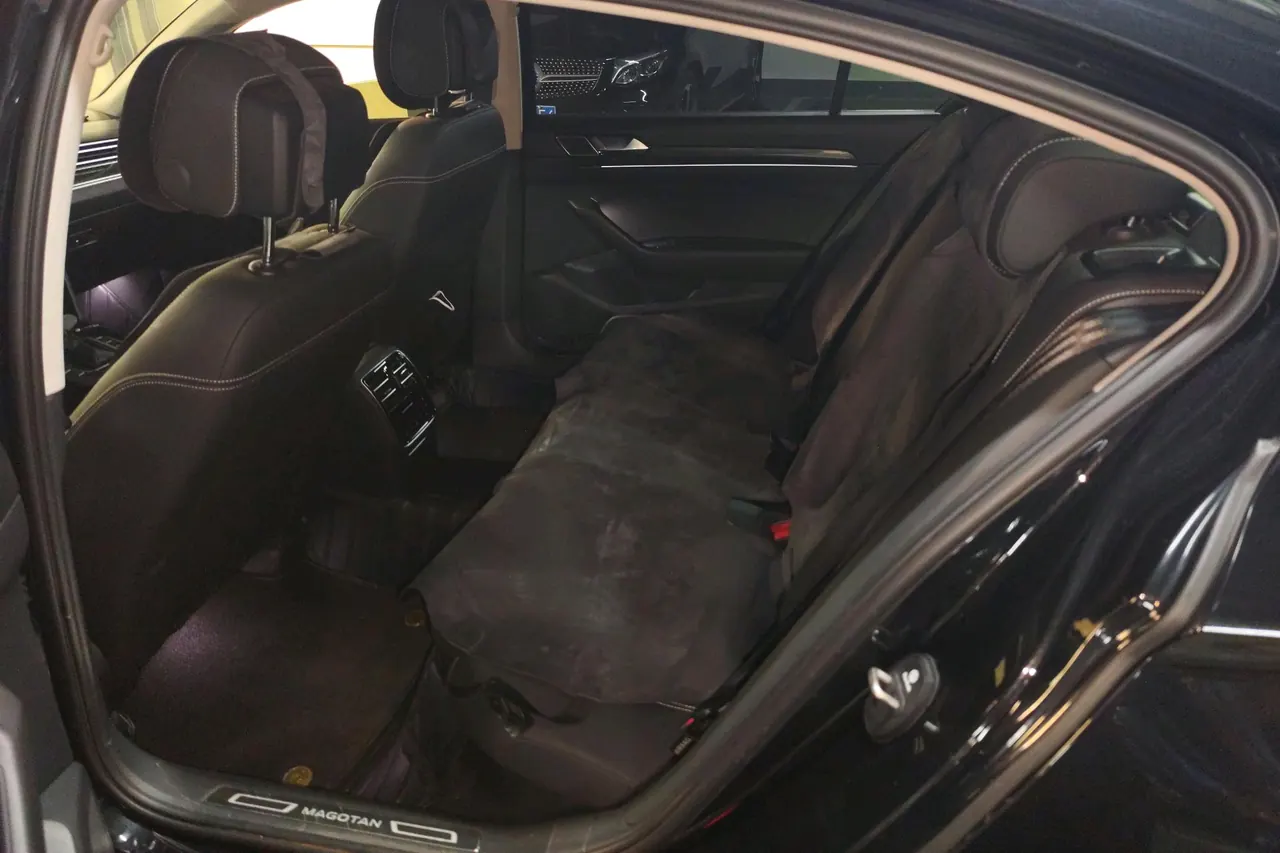 Volkswagen 2020 Magotan 2.0TSI 330TSI luxury automatic transmission 5