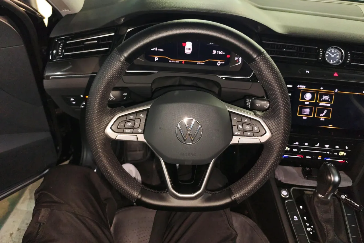 Volkswagen 2020 Magotan 2.0TSI 330TSI luxury automatic transmission 9