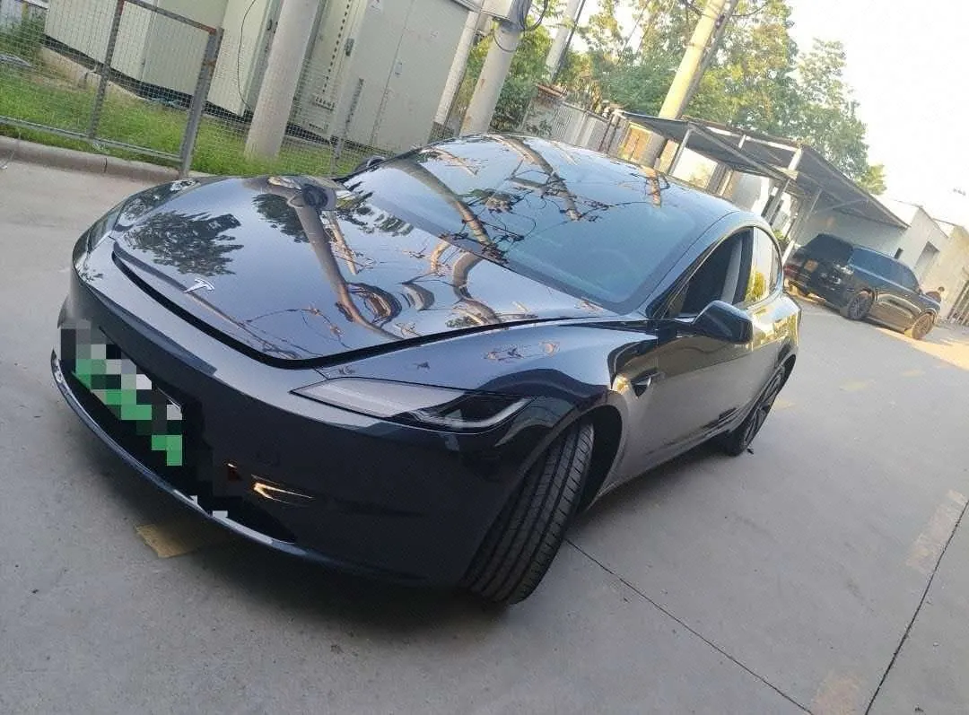 打开图片灯箱:Tesla 2025 Model 3 rear-wheel drive version of automatic transmission