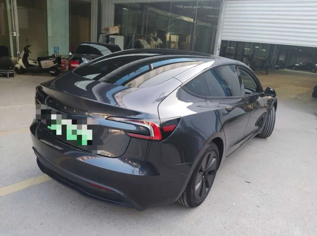 Tesla 2025 Model 3 rear-wheel drive version of automatic transmission 3