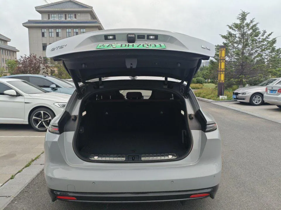 NIO 2025 ET5T 75kWh Touring automatic 8