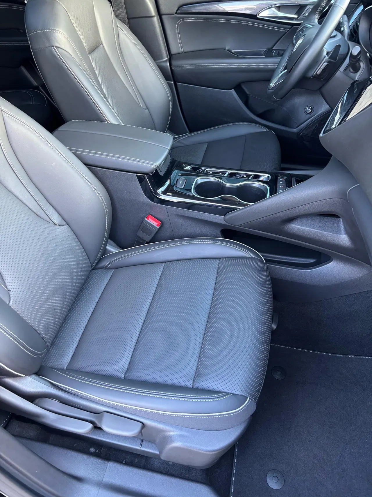 Buick 2022 Angkewei Plus 48V 2.0T 652T 4-wheel drive luxury 5-seat automatic gear 17