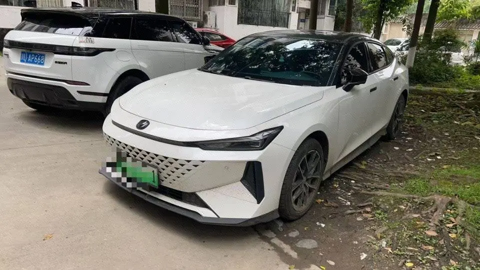 打开图片灯箱:ChangAn 2024 UNI-V Zhidian iDD 1.5 Stepless Blue Whale 136km Zhiku Automatic Gear