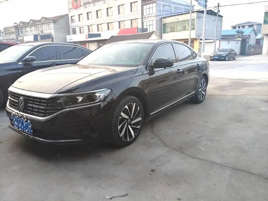 Open image lightbox: Volkswagen 2022 Passat 2.0TSI 330TSI Premium Edition Automatic Gear