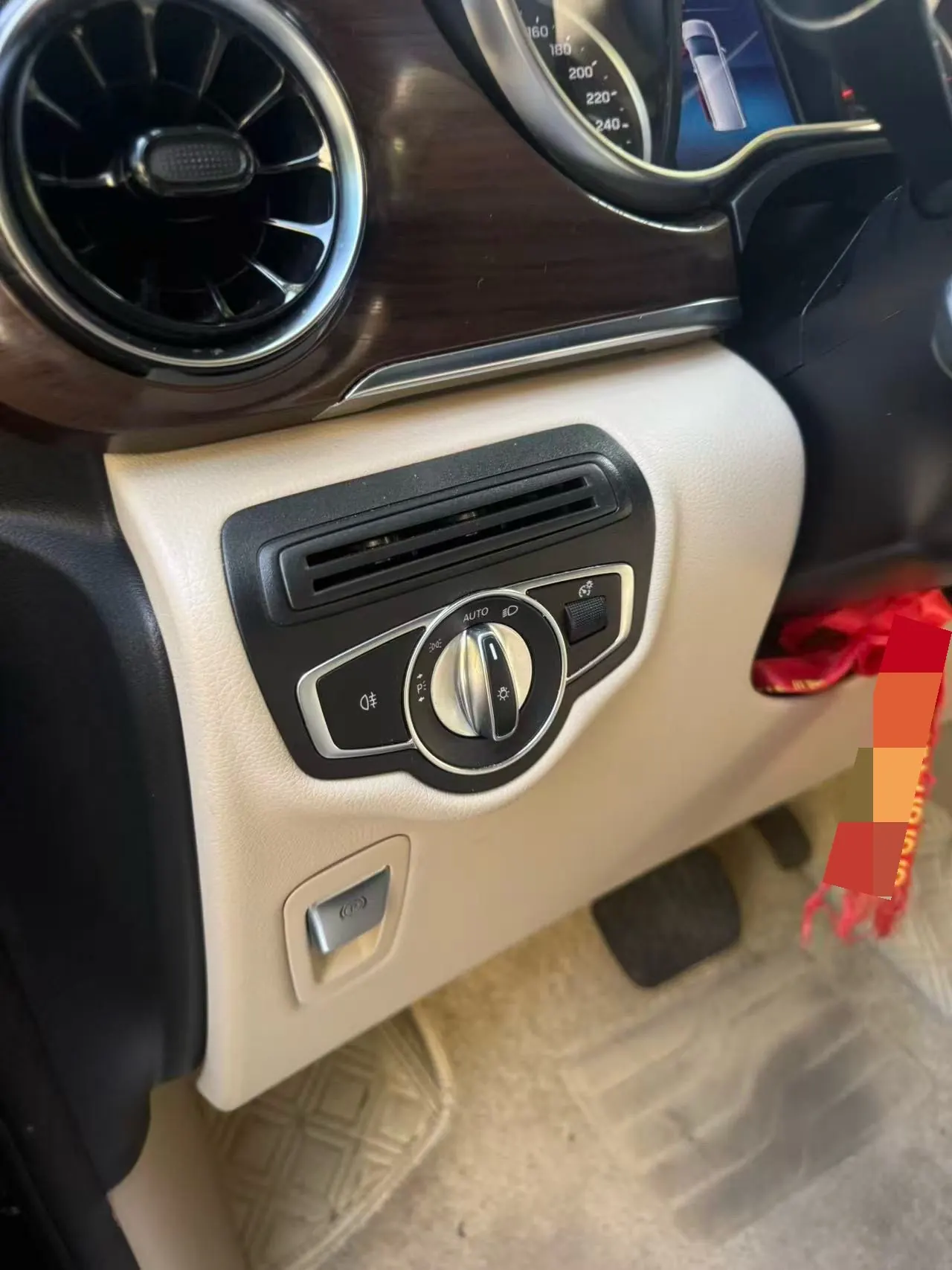 Mercedes Benz Class V 2022V 260 2.0T Pilot Edition Automatic Gear 10