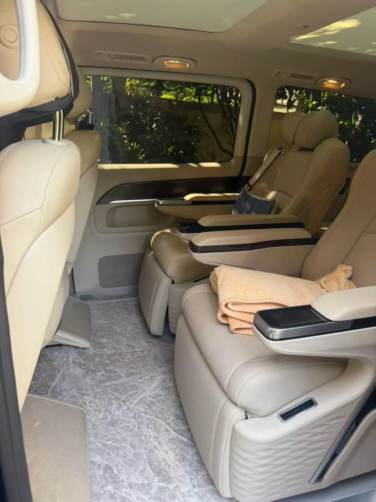 Mercedes Benz Class V 2022V 260 2.0T Pilot Edition Automatic Gear 5