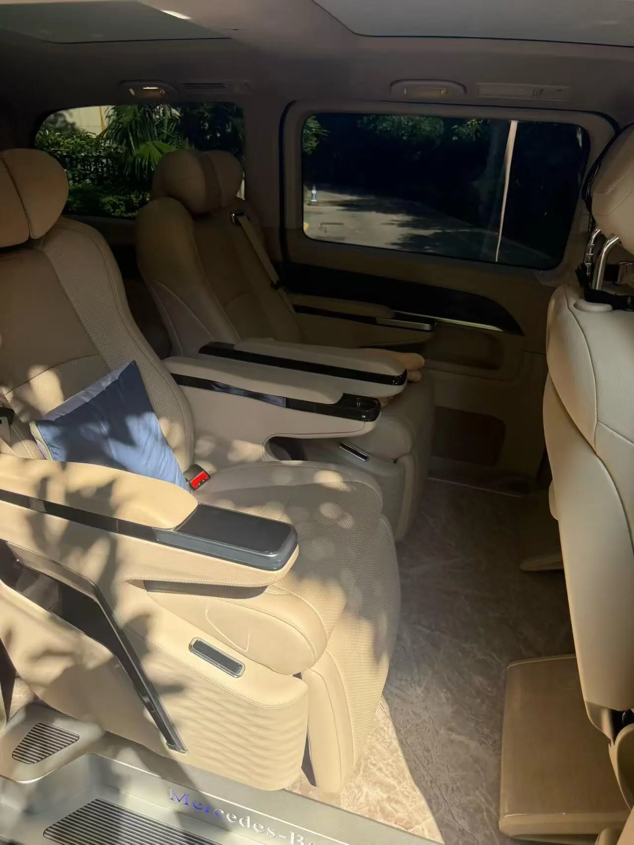 Mercedes Benz Class V 2022V 260 2.0T Pilot Edition Automatic Gear 6