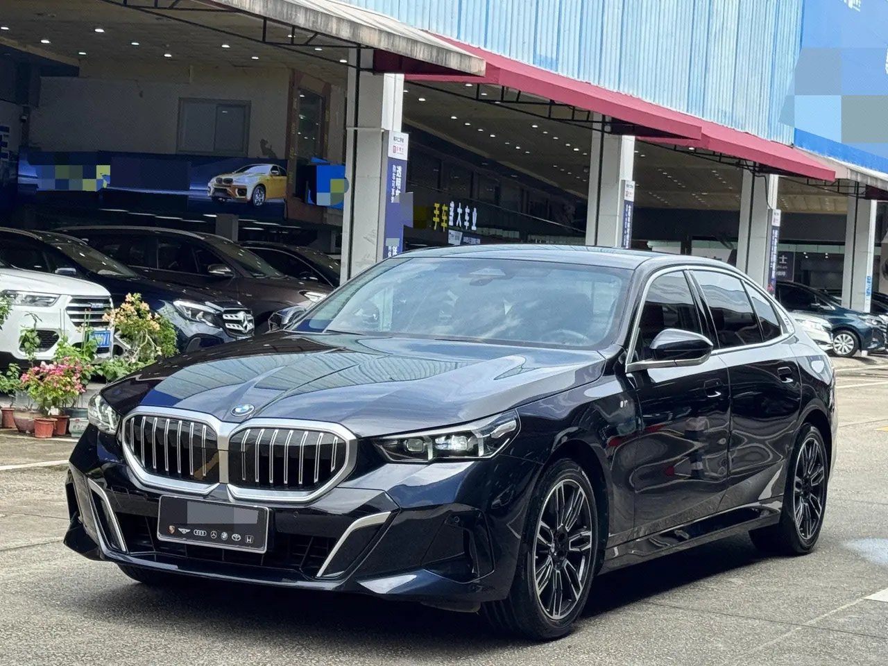 Open image lightbox: BMW 5 series 2025 525Li 48V 2.0T M sports suit automatic gear