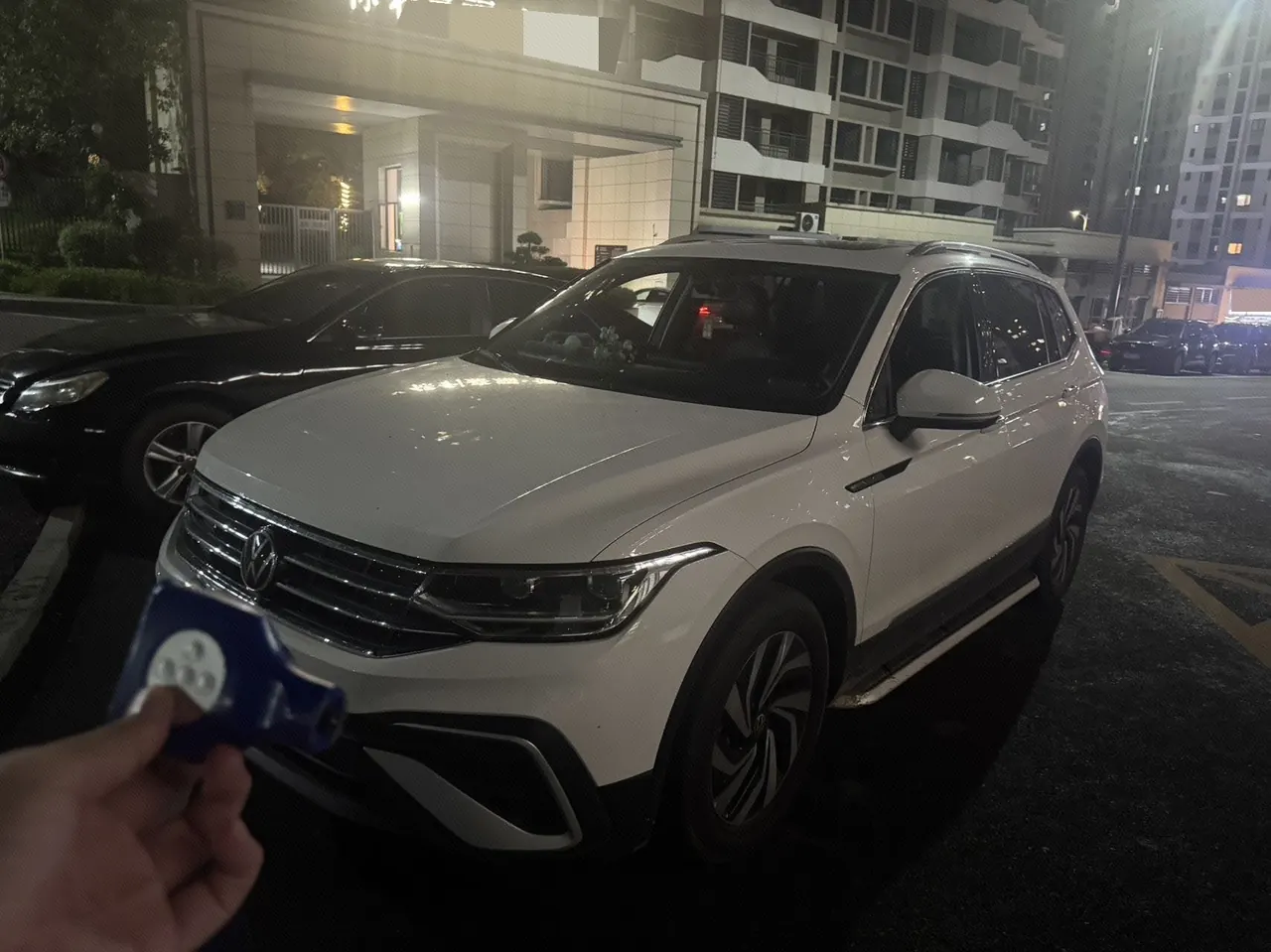 打开图片灯箱:Volkswagen 2022 Tiguan L 2.0TSI 330TSI Two-Drive Smart Edition Automatic Gear
