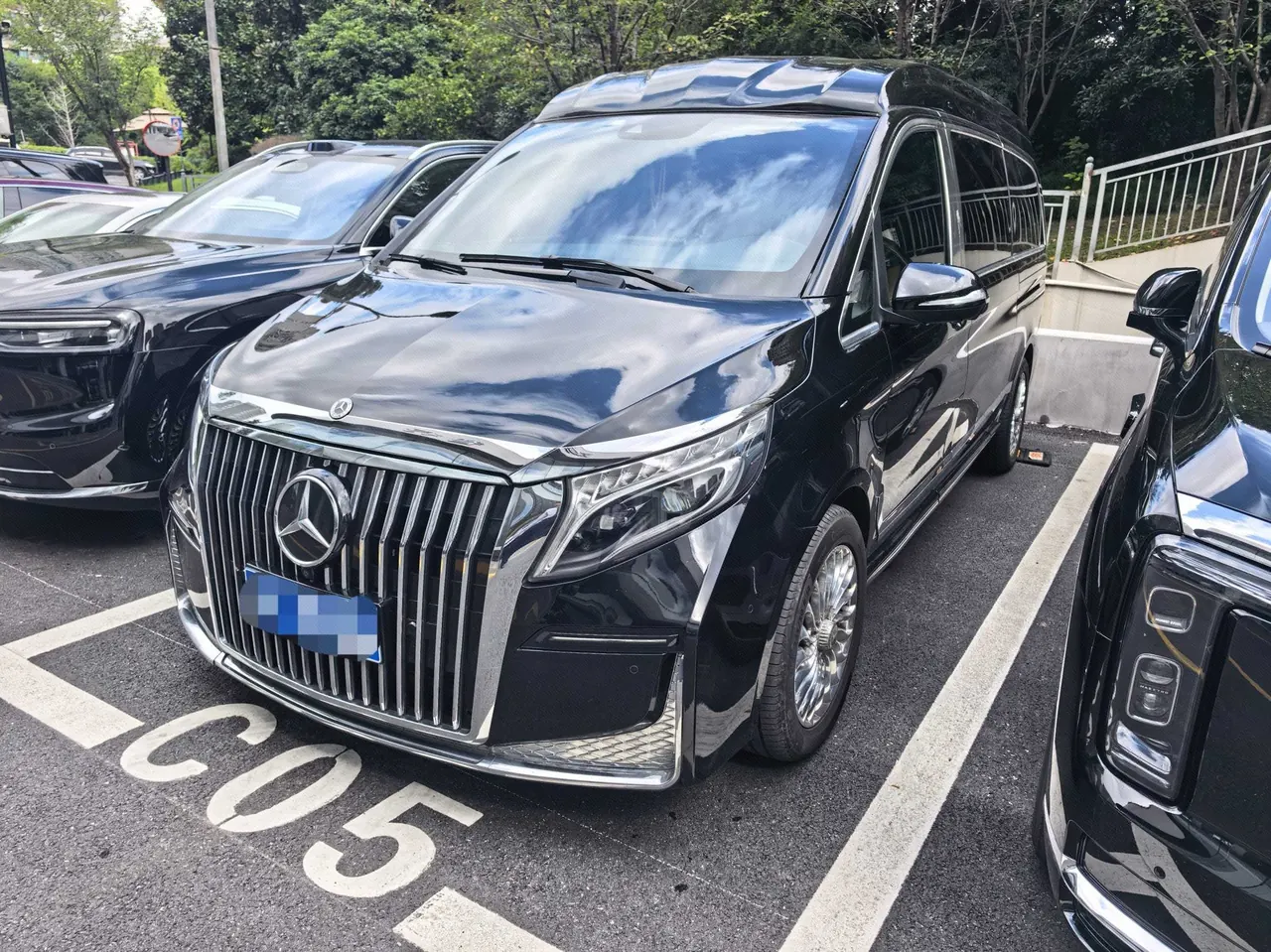 Open image lightbox: Mercedes Benz V 2020V 260 L 2.0T Deluxe Edition Automatic Gear