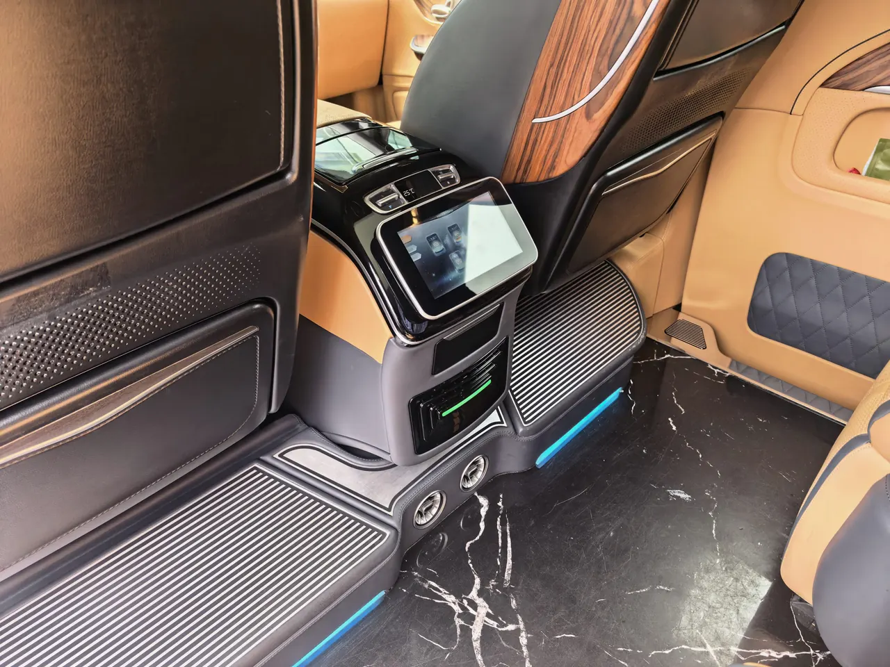 Mercedes Benz V 2020V 260 L 2.0T Deluxe Edition Automatic Gear 4