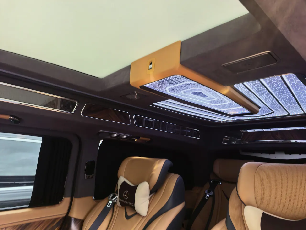 Mercedes Benz V 2020V 260 L 2.0T Deluxe Edition Automatic Gear 8