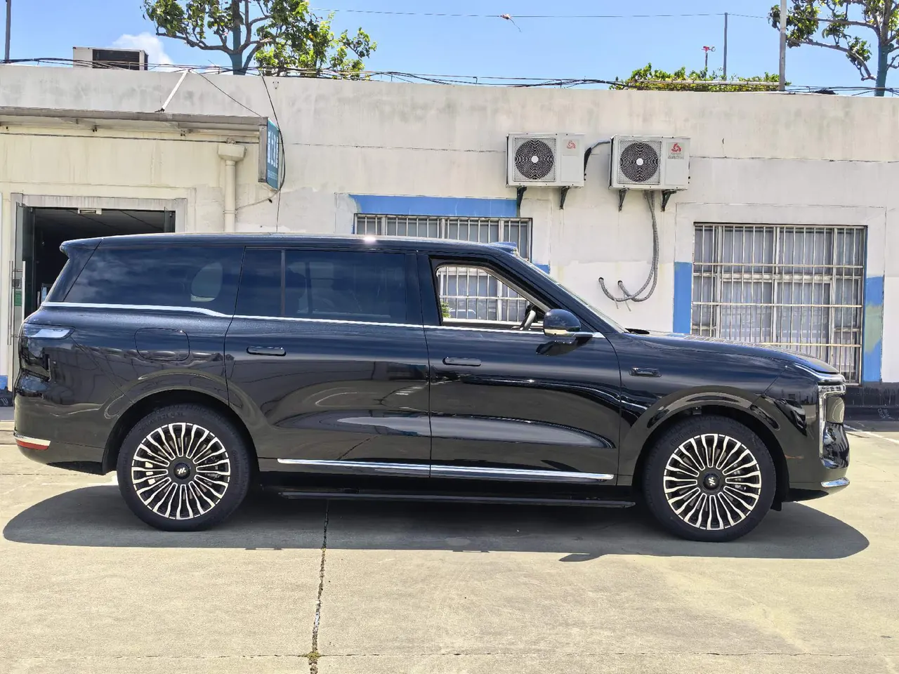IM 2026 IM LS9 52 Ultra Automatic 4