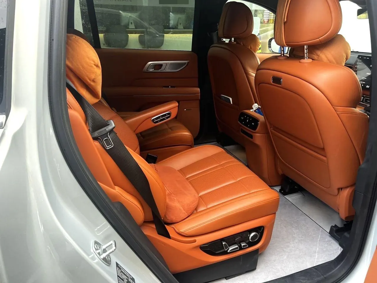 ChangAn Deepal 2025 S09 four-wheel drive Ultra high-fixed automatic gear 2