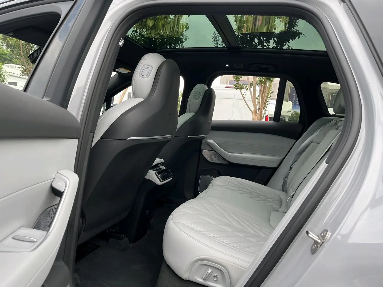 NIO 2025 ES6 75kWh automatic gear 3