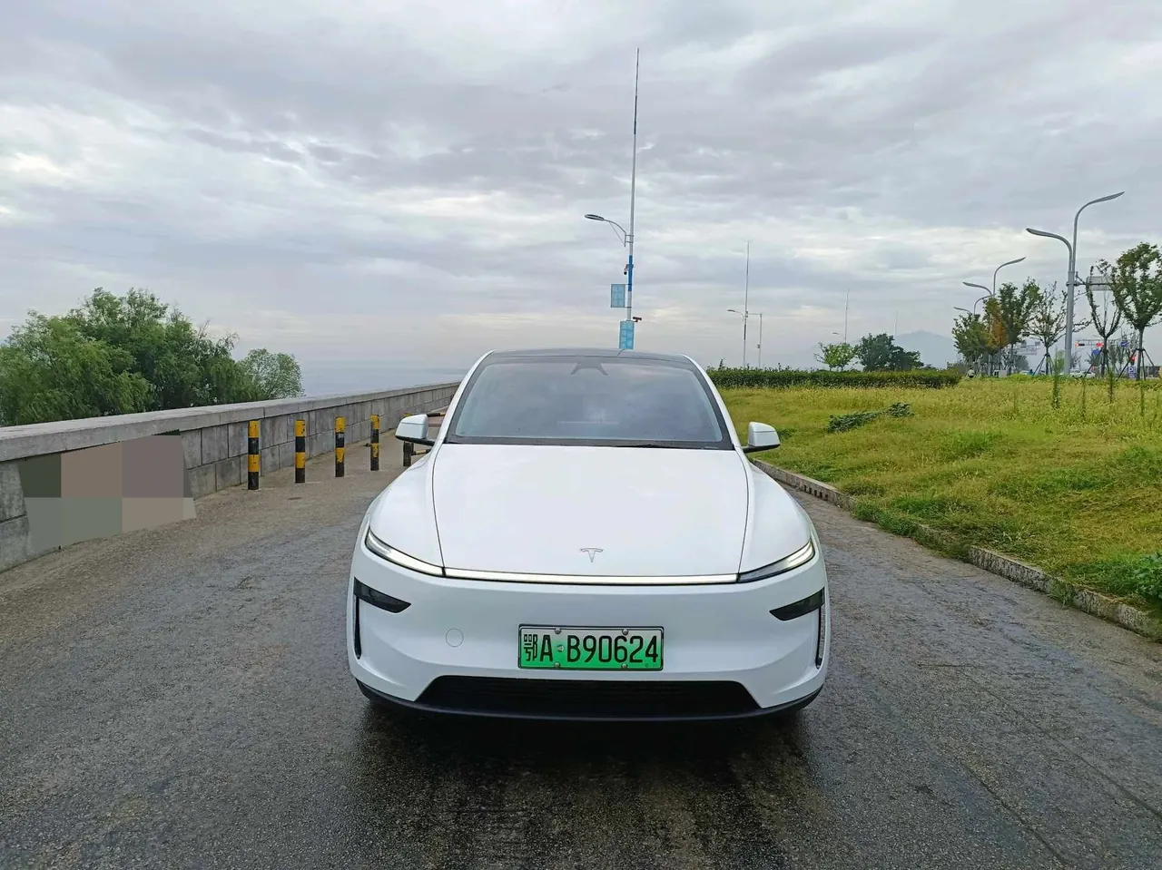 Tesla 2025 Model Y rear-wheel drive version automatic transmission 3