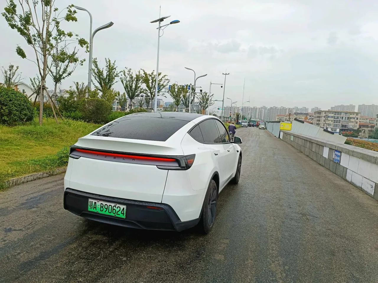 Tesla 2025 Model Y rear-wheel drive version automatic transmission 6