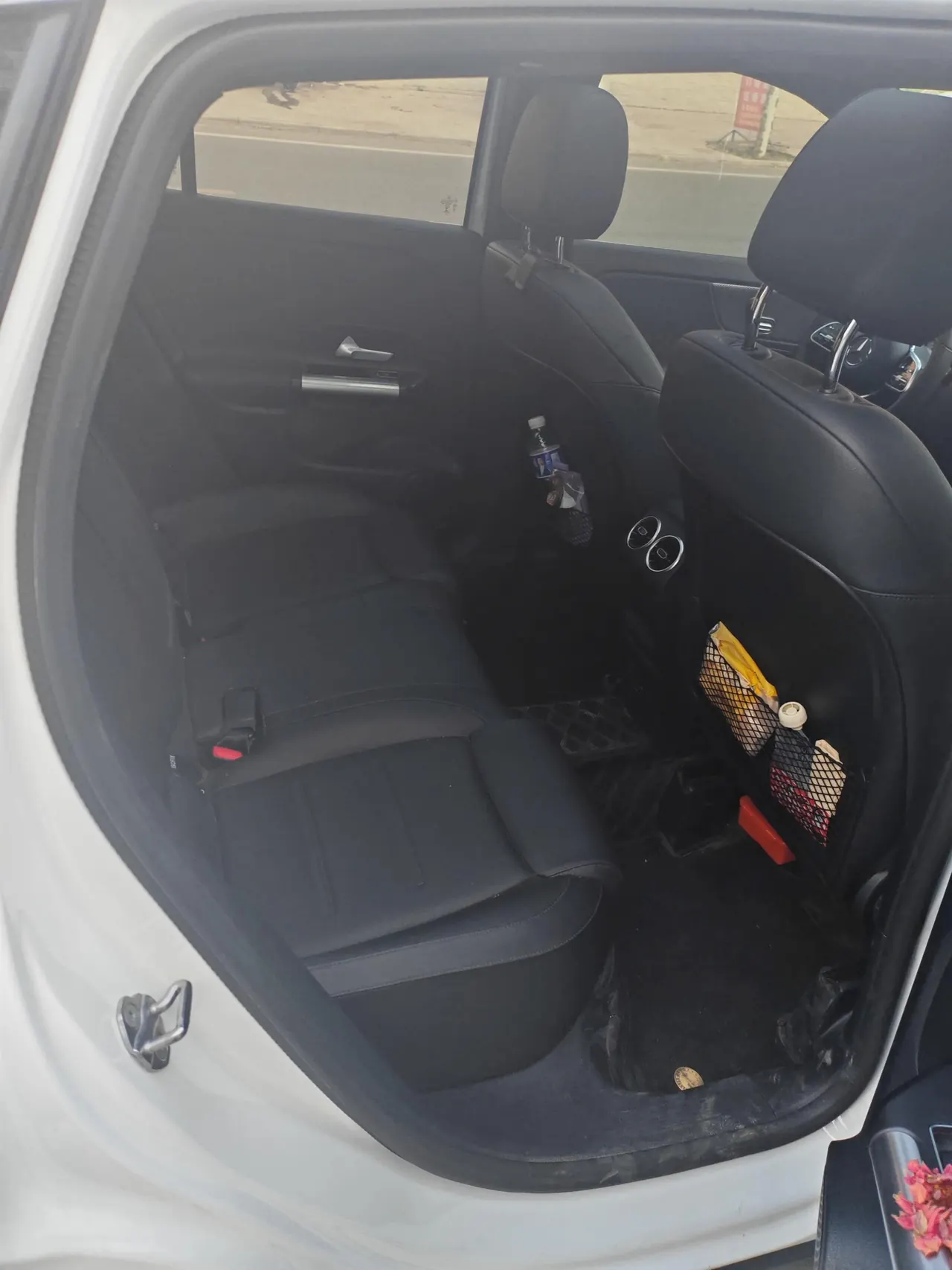 Mercedes Benz 2023 GLA 200 1.3T automatic gear 3